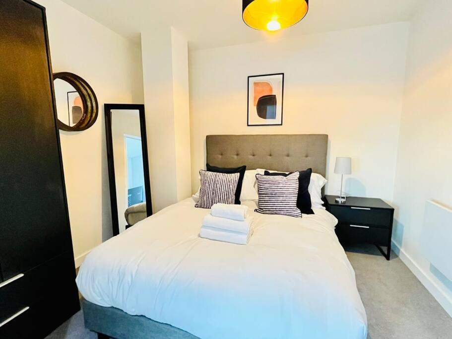 Modern One Bedroom Apartment Near Old Trafford Stadium Manchester Esterno foto