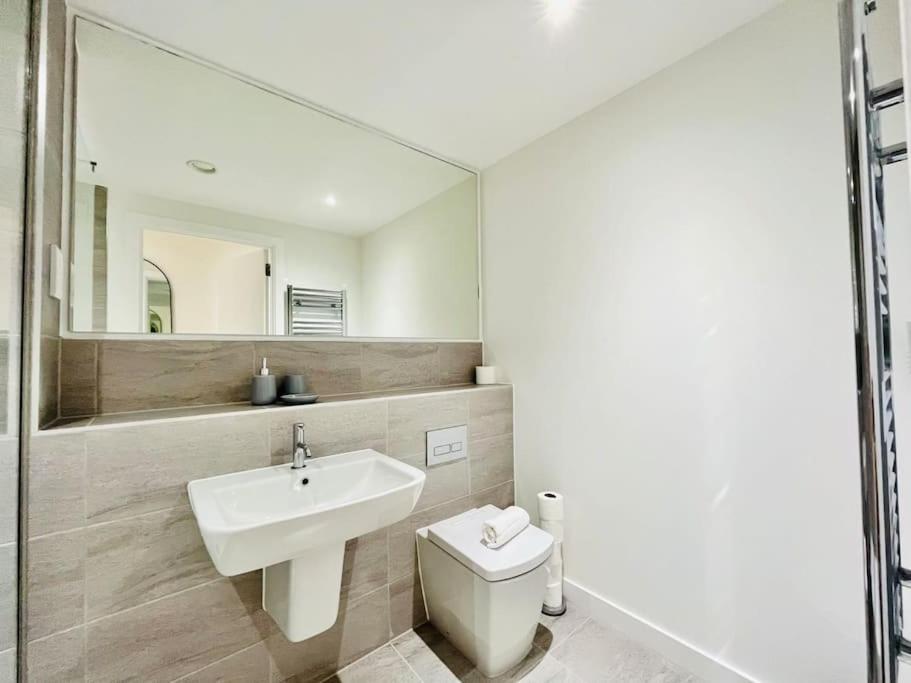 Modern One Bedroom Apartment Near Old Trafford Stadium Manchester Esterno foto