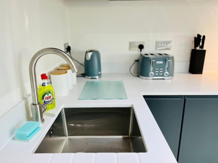 Modern One Bedroom Apartment Near Old Trafford Stadium Manchester Esterno foto