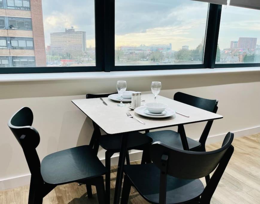 Modern One Bedroom Apartment Near Old Trafford Stadium Manchester Esterno foto